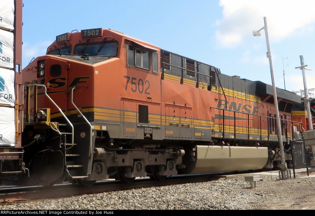 BNSF 7502